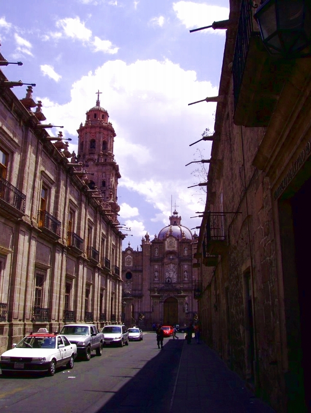 07 Calle Benito Juárez, Catedral al fondo 01