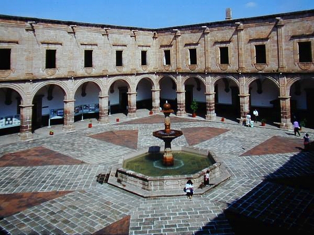 07 Palacio Clavijero 01