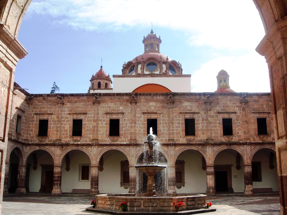 07 Palacio Clavijero 02