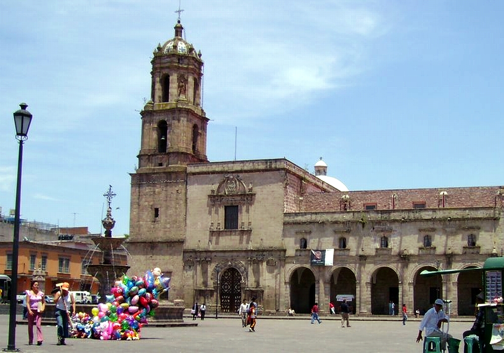 07 San Francisco y Casa de Artesanías 01